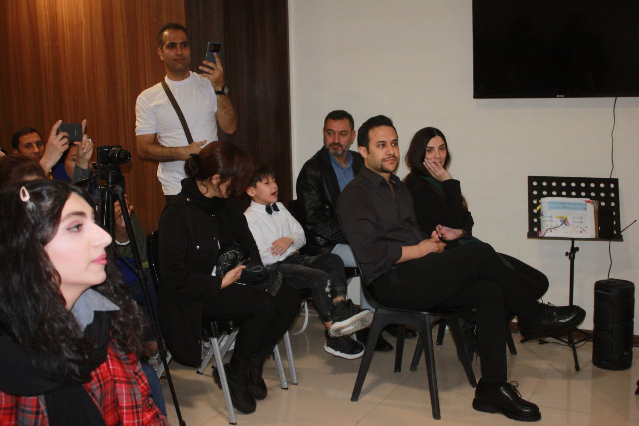 photo_5809651555647997425_y