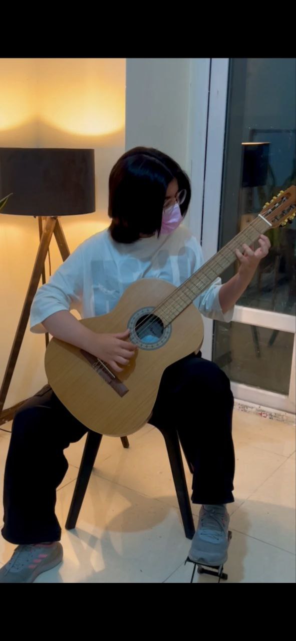 photo_5827994158378370732_y